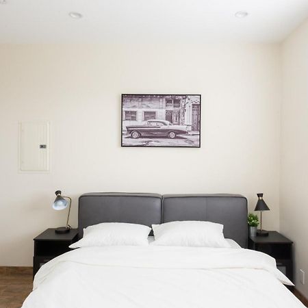 Three-Bedroom Hollywood Condo Los Angeles Esterno foto