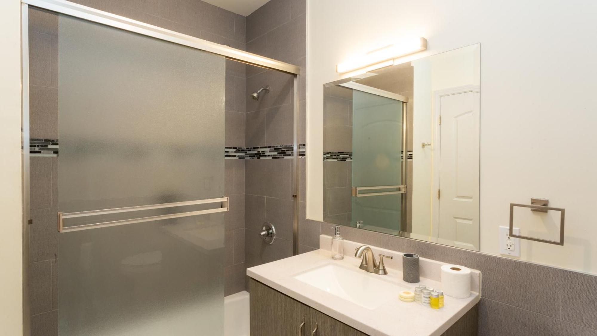 Three-Bedroom Hollywood Condo Los Angeles Esterno foto