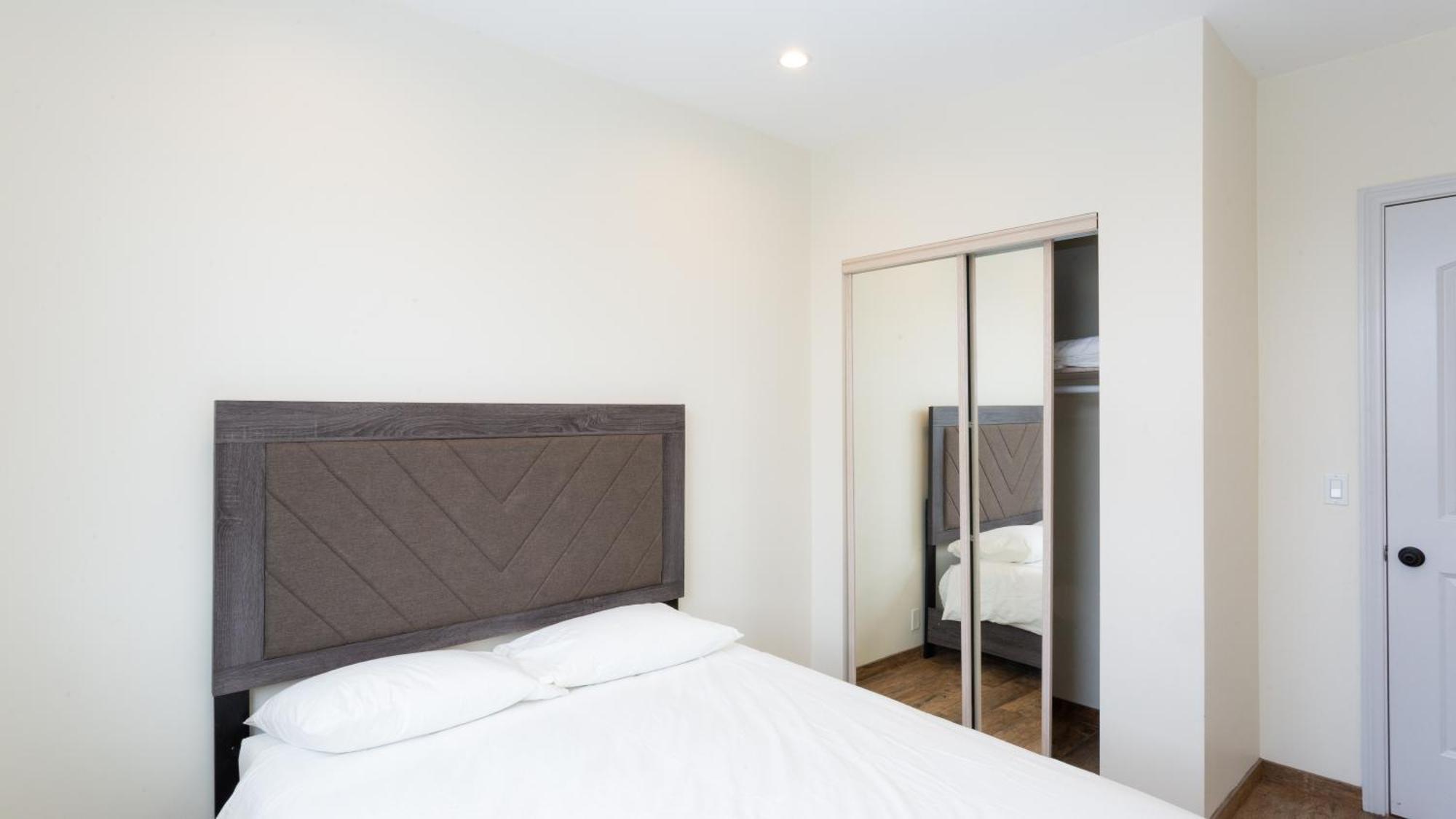 Three-Bedroom Hollywood Condo Los Angeles Esterno foto