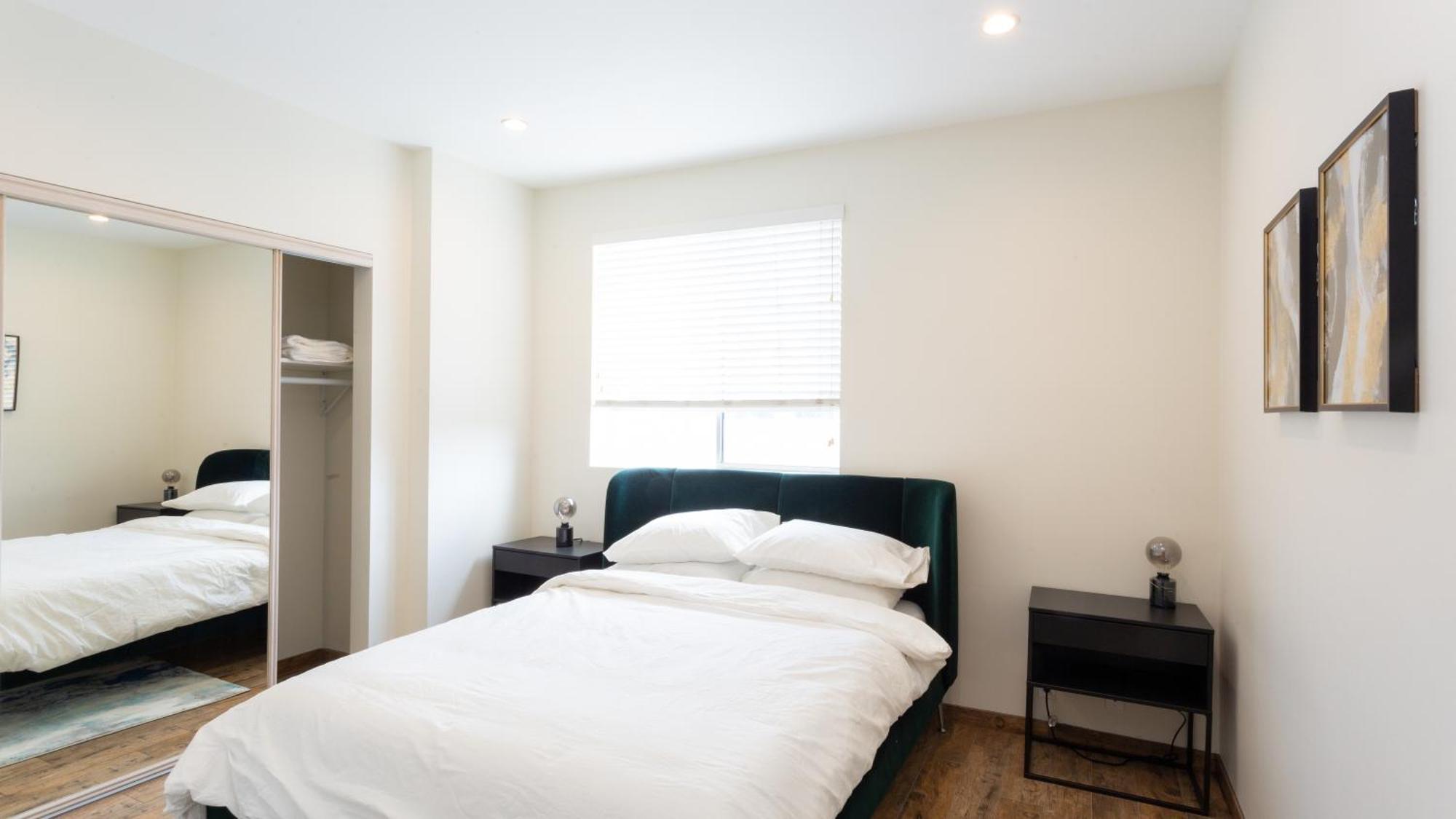 Three-Bedroom Hollywood Condo Los Angeles Esterno foto