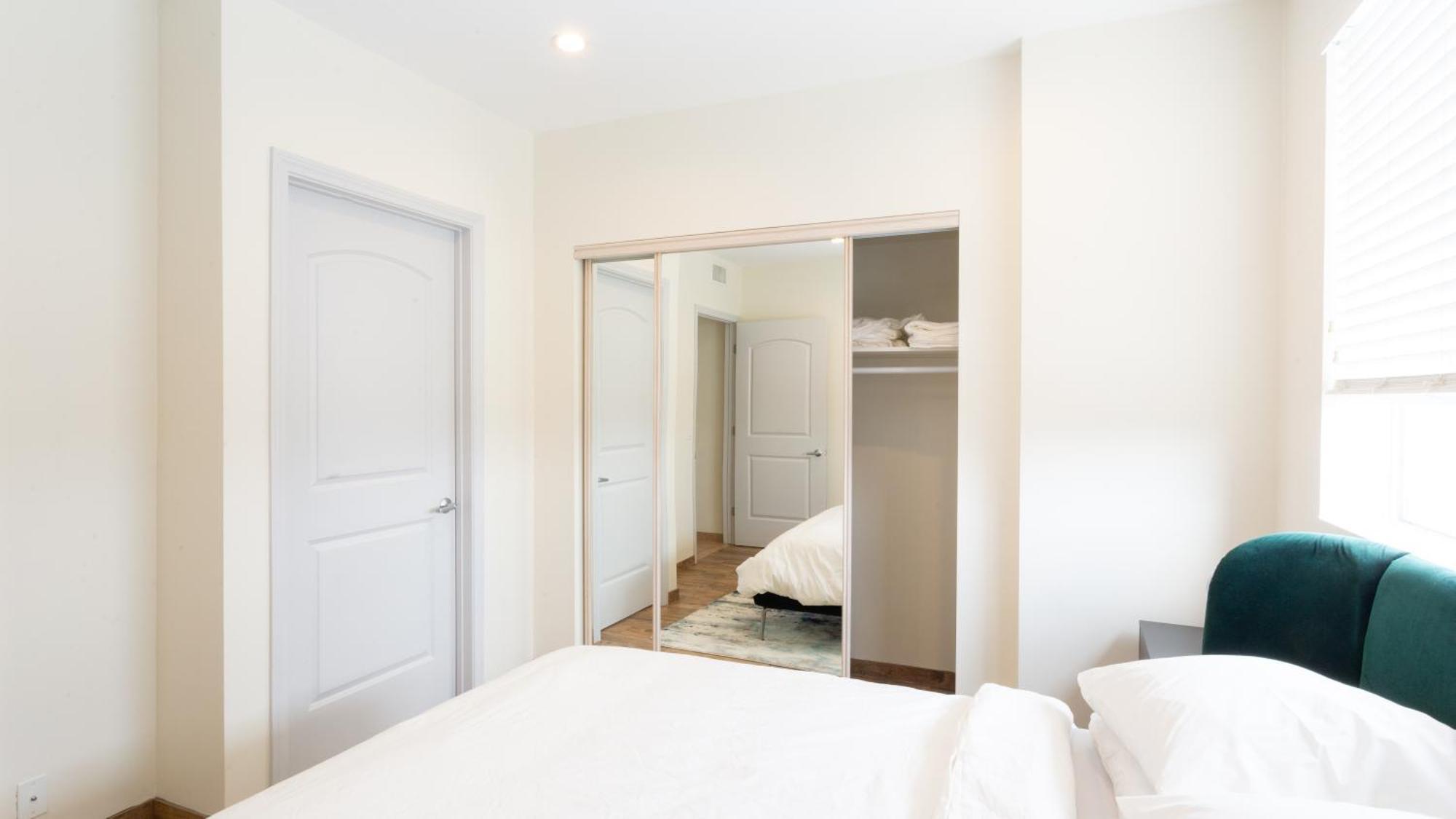 Three-Bedroom Hollywood Condo Los Angeles Esterno foto