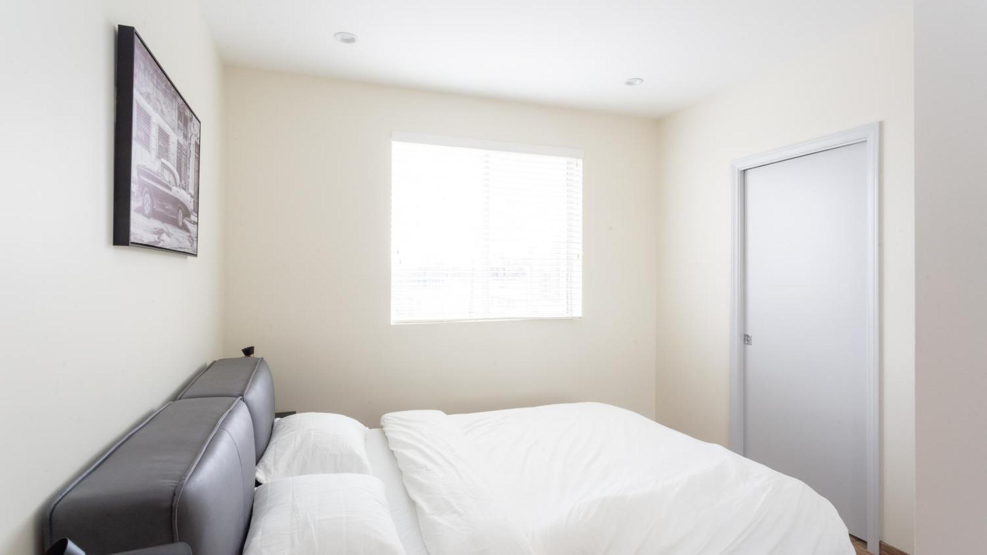 Three-Bedroom Hollywood Condo Los Angeles Esterno foto